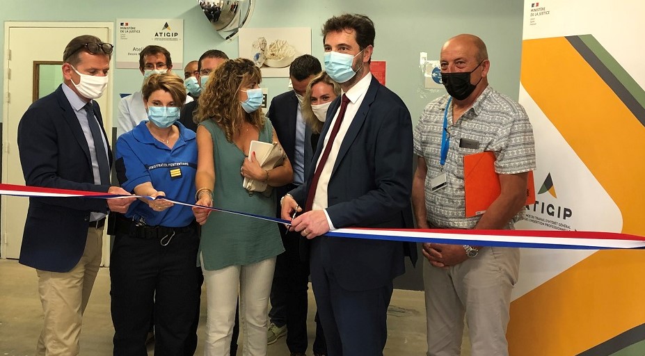 Le 16 juin, le directeur de l'ATIGIP, Albin Heuman, et son adjoint Gabriel Barès ont inauguré le nouvel atelier de DAO (dessin assisté par ordinateur) au centre pénitentiaire de Marseille - Baumettes.