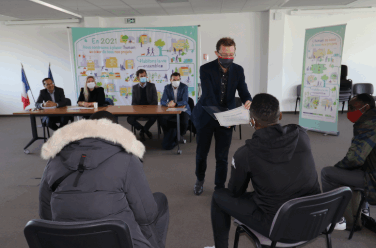 L'Association pour la Formation Professionnelle des Organismes de Logement Social offre aux tigistes un temps de formation menant au certificat « Nettoyage des parties communes et des abords d'immeuble »