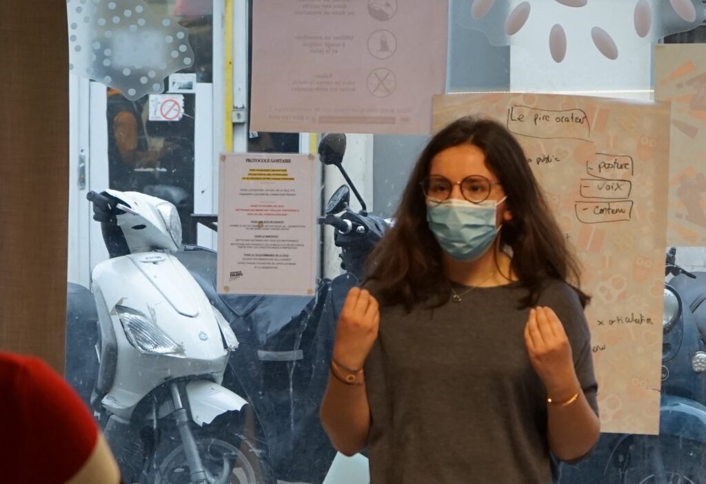 Valentine de Muizon : Toi-Même Tu Parles forme des personnes suivies par la justice à la prise de parole en public.