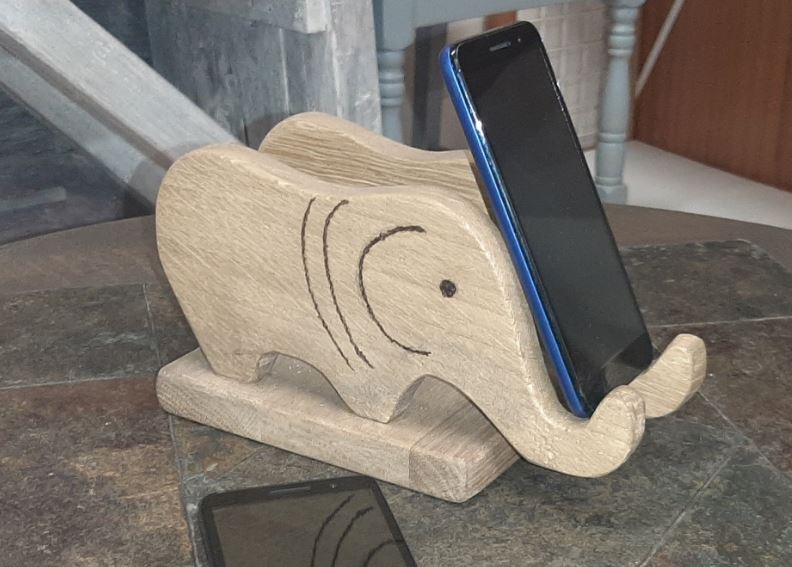 Porte-téléphone fabriqué à l'ACI de Borgo par des personnes détenues