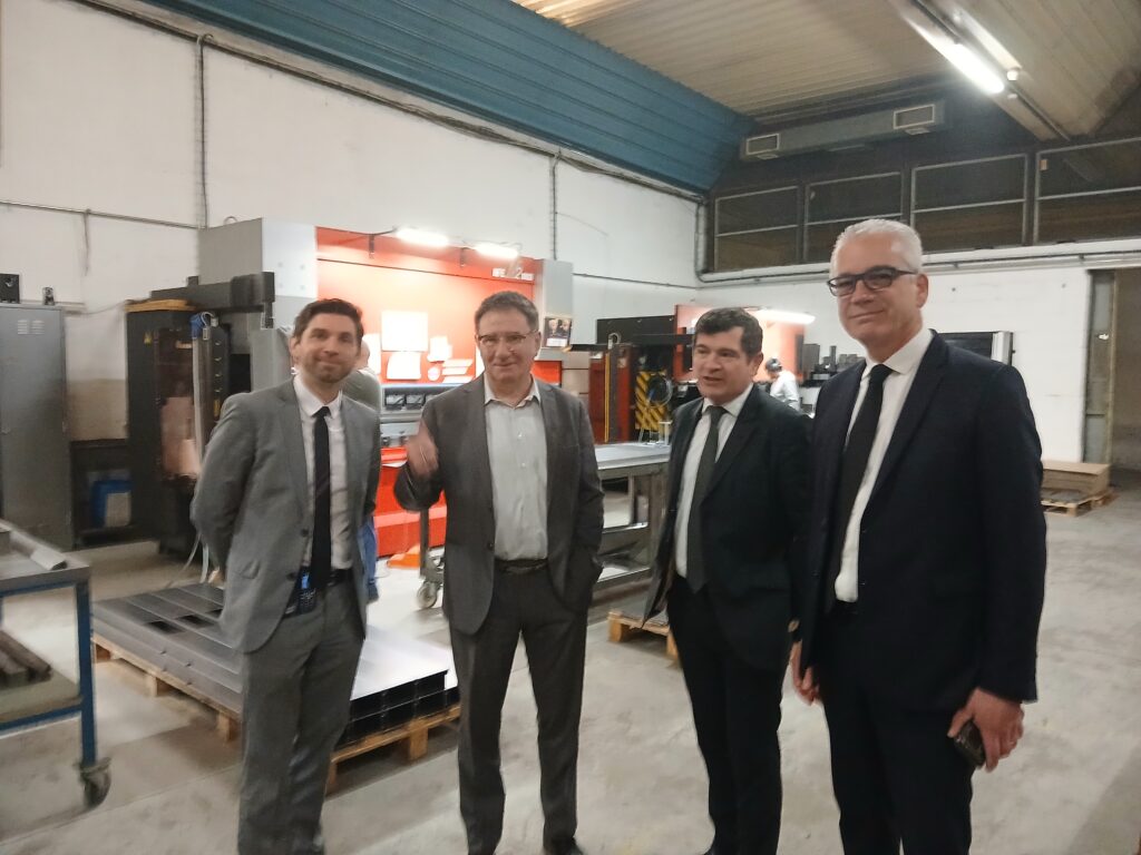 De gauche à droite : Grégory Desarmagnac, chef d’établissement, Bruno Clément-Petremann, directeur de l’Atigip, Benoît Apparu, directeur général de l’APIJ, et Pascal Vion, directeur interrégional des services pénitentiaires de Rennes (avril 2026).